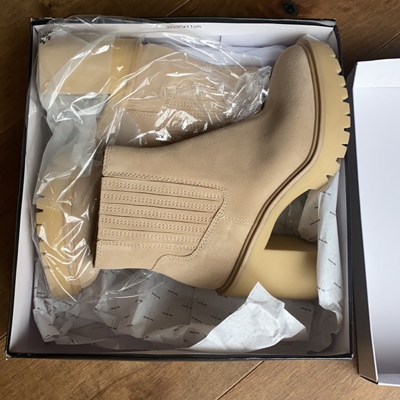 Dolce Vita Shoes - Dolce Vita Ankle Booties Caster H2O Waterproof Dune Suede Size 8 Brand New